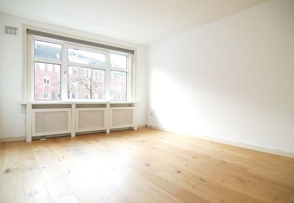 Paramariboplein 4, Amsterdam