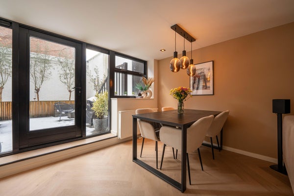 Ungerplein 8, Rotterdam