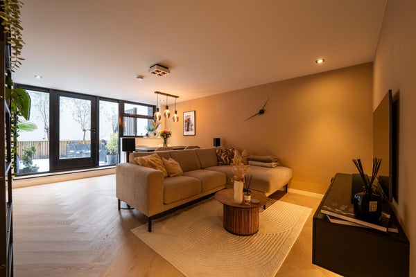 Ungerplein 8, Rotterdam